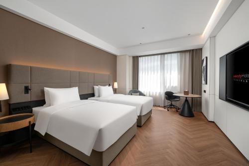 Standard Twin Room image 1