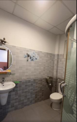 Hưng Phát Hotel Tân Phú - 샤워실