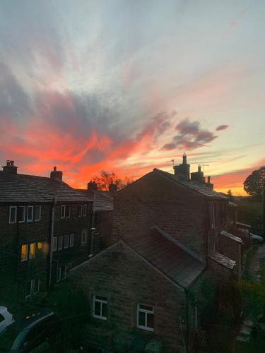 Barn Cottage Quirky Weaver's Cottage in Quaint Hamlet