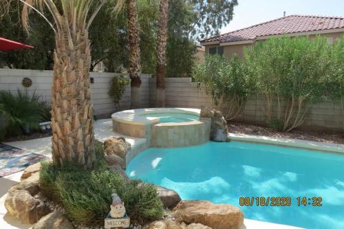 Elegant beautiful home With Pool & Heated Spa, Las Vegas (photo 8)