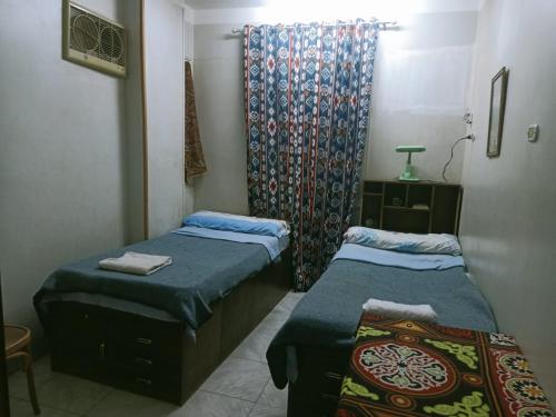 2 twin beds
