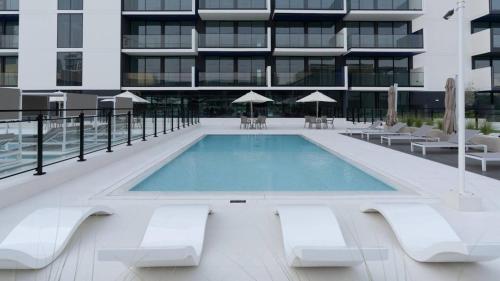 Sleek 1br In Jvc Free Parking Pool & Balcony, Дубай (фото 4)