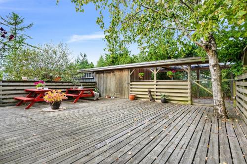 ทัศนียภาพภายนอกโรงแรม, Cozy Older House With A Fenced Garden, Within Walking Distance To The Beach in หาดอัวร์