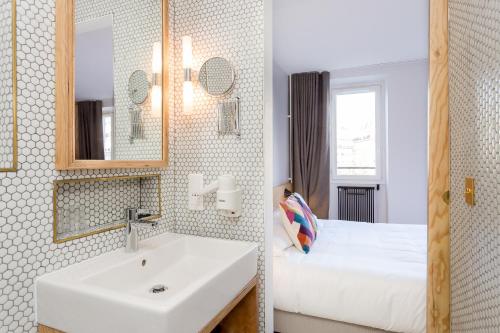 Double or twin room, superior, city view