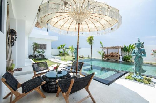 المرافق, Kamalie Bali Villa 4 elegant rooms, rice Fields ,Ocean , Pool, jacuzzi, Rooftop and Staff to take ca in تانه لوت
