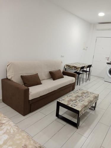 One-Bedroom Apartment image 8