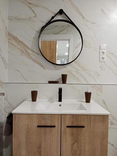 One-Bedroom Apartment image 2