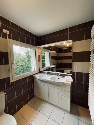 3 bedrooms, 7 beds