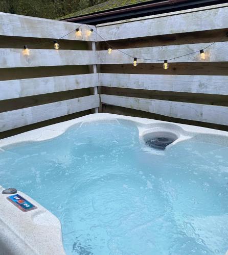 Magpie 4 Hot Tub Huntersmoon-Warminster-Bath-Salisbury in Уормінстер