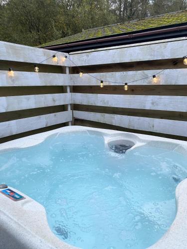 Magpie 4 Hot Tub Huntersmoon-Warminster-Bath-Salisbury in Уормінстер
