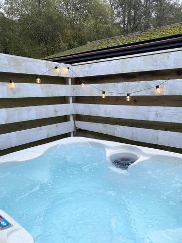 Magpie 4 Hot Tub Huntersmoon-Warminster-Bath-Salisbury in Уормінстер
