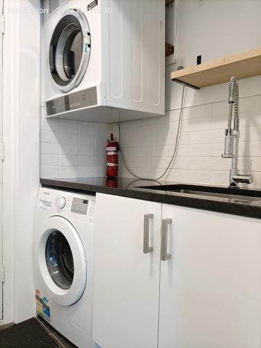 Comfy & Sunny home in Wellington Comfy & Sunny home in Wellington