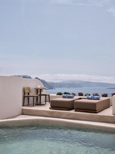 Executive Suite with Plunge Pool and Caldera View image 9