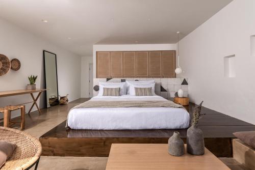 Sunset Suite with Infinity Pool image 2