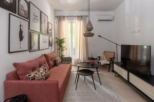 Renovated Gem near Pedion Areos Park & Museums, Atene