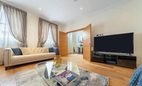 The Mayfair Residence - image 12