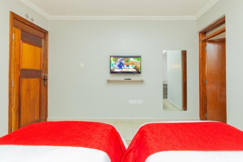 Standard Twin Room image 8