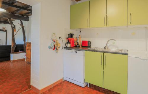 virtuve, Pet Friendly Home In Gueschart With Wifi in Gueschart