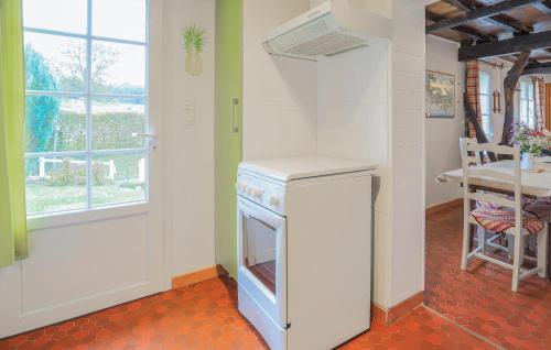 virtuve, Pet Friendly Home In Gueschart With Wifi in Gueschart