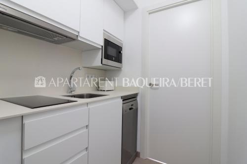 Renovated Studio (2 Adults) with Parking