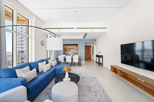 Spacious 1-Bedroom Apartment In Bay Square - image 10