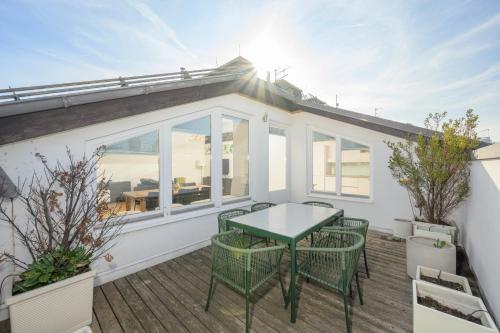 Three-Bedroom Apartment room in Vienna Rooftop Haven 120m 3BR Terrace City Views!