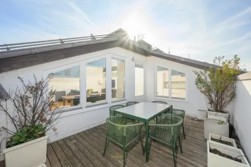 Vienna Rooftop Haven 120m, 3BR, Terrace, City Views! in Wien, Österreich