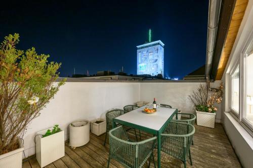 Vienna Rooftop Haven 120m, 3BR, Terrace, City Views!, Vienna (photo 3)