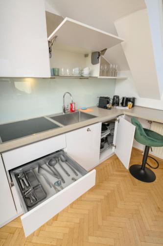 Vienna Rooftop Haven 120m, 3BR, Terrace, City Views!, Vienna (photo 10)