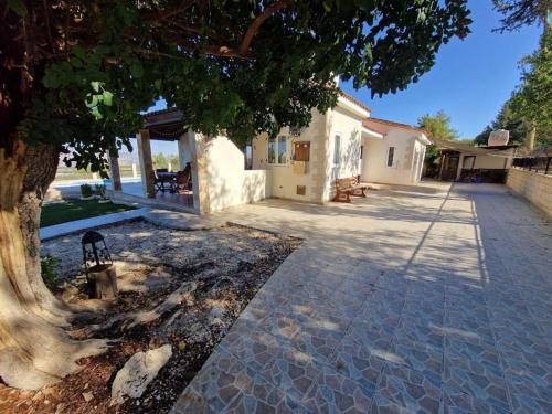 Peaceful Kallepia Villa with Private Pool & Mountain Views, Paphos (foto 10)