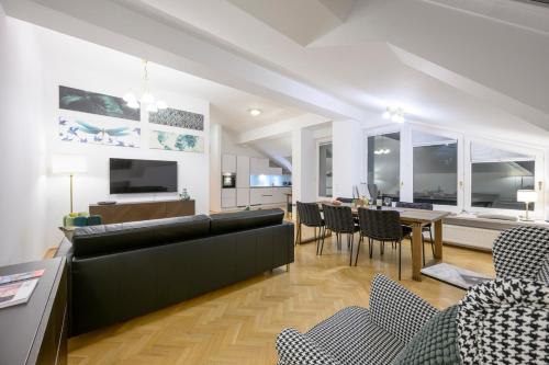 Vienna Rooftop Haven 120m 3BR Terrace City Views! - image 12