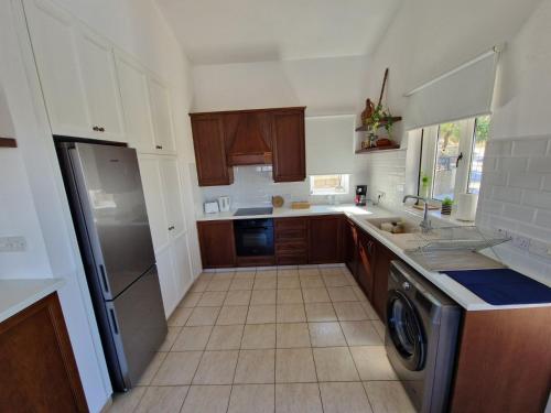 Peaceful Kallepia Villa with Private Pool & Mountain Views, Paphos (foto 7)