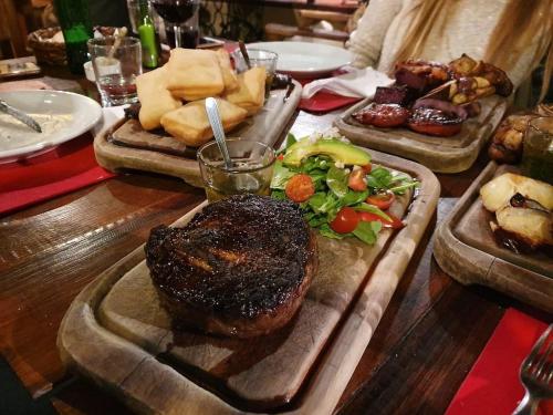 Restaurant, Hermosa Cabana al Bosque en Bariloche in Lago Gutierrez