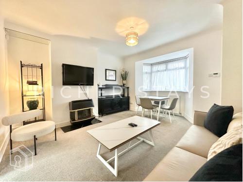 Stylish 3-Bedroom Garden Home, AC, Contractors and Families gîte à louer Borehamwood