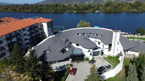 . Prenoćište Srebrno Jezero