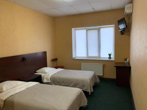 2 twin beds