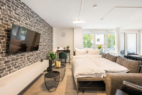 صالة مشتركة/ منطقة التلفزيون, LIVINGLike-Apartment - Central & Spacious with Balkony & Garage, Coffee - 103m2 in Pforzheim
