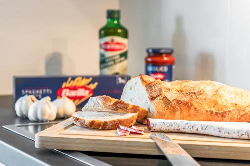 طعام و مشروبات, LIVINGLike-Apartment - Central & Spacious with Balkony & Garage, Coffee - 103m2 in Pforzheim