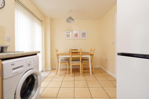 Relaxing 2-Bed Coastal Escape in Port Talbot - Baglan