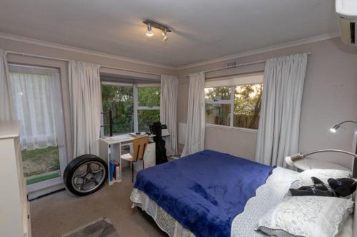 3 Bedroom part house in the scenic Durbanville wine lands area holiday facility - image 6