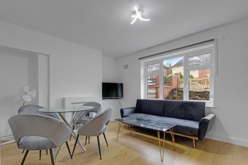 Charming 3BD Nottingham Home