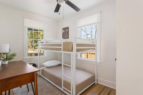 Southern Charm with Hot Tub 10 min from Downtown! in Charleston, USA