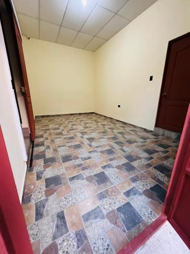 Bambú Family House, AC, WiFi, near Metrocentro Mall