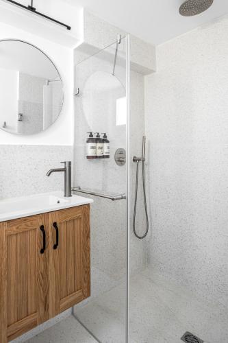 Mate Levinski - By HOMY Mate Levinski - By HOMY