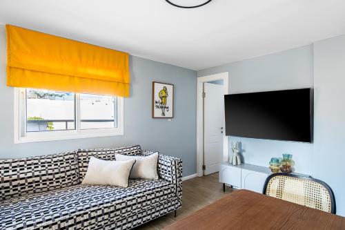 Mate Levinski - By HOMY Mate Levinski - By HOMY