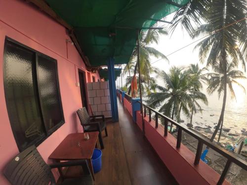 Om Ganesh Guest House Cliffside in Arambol