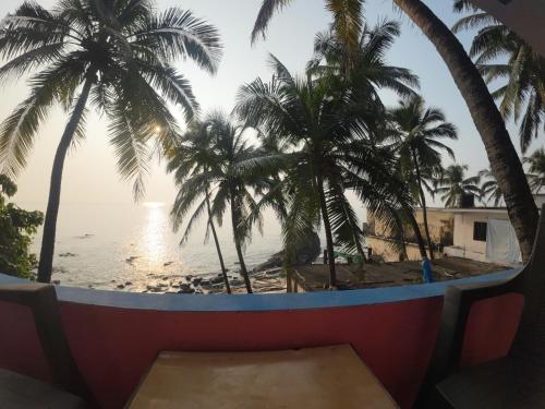 Om Ganesh Guest House Cliffside in Arambol