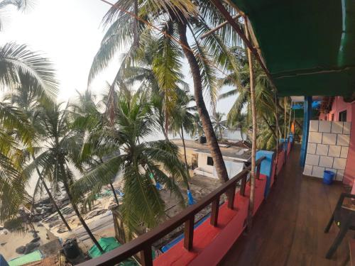 Om Ganesh Guest House Cliffside in Arambol