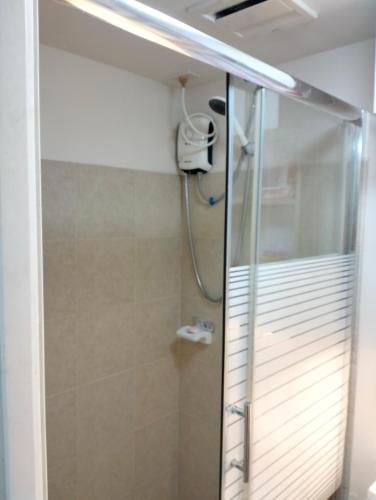 Bagno, Stanford Suites 2 Condo Hotel in Silang