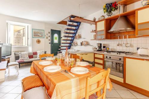  LE SOLEIL DOREE´ MAISON Wi-Fi VACATIONS LERICI 5 TERRE, Unterkunft in Pitelli